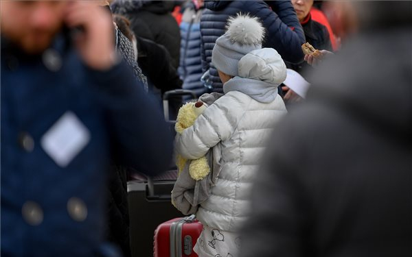 Állampolgárságtól függetlenül mindenkit befogad Ukrajnából Németország