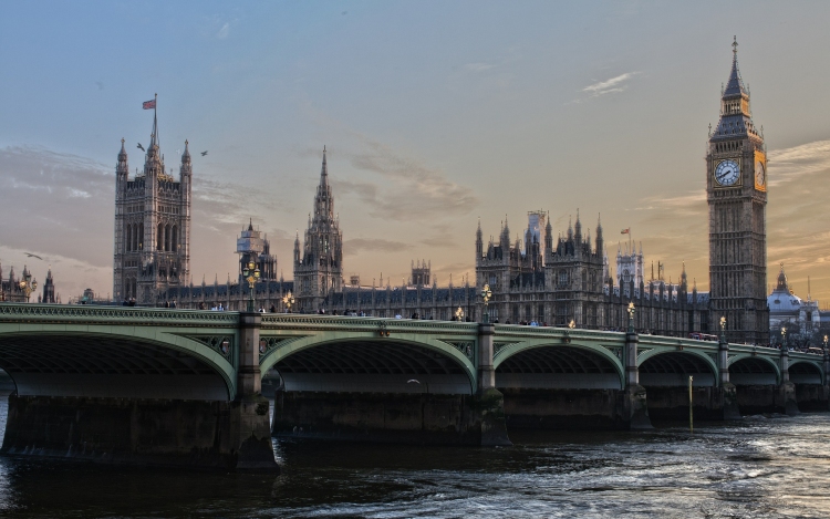 Meredeken csökkent a londoniak várható élettartama a koronavírus-járvány miatt