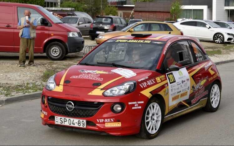 Rally: Laza talajon, stabilan